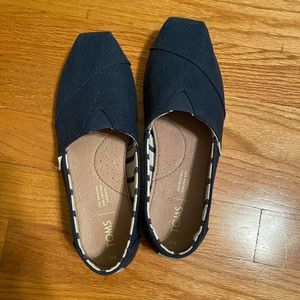 Classic Toms NWOT!